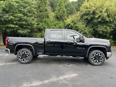 Used 2025 Chevrolet Silverado 2500 LT w/ Safety Package image 11