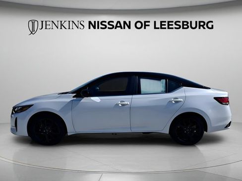 Certified 2025 Nissan Sentra SR w/ Midnight Edition FWD image 9