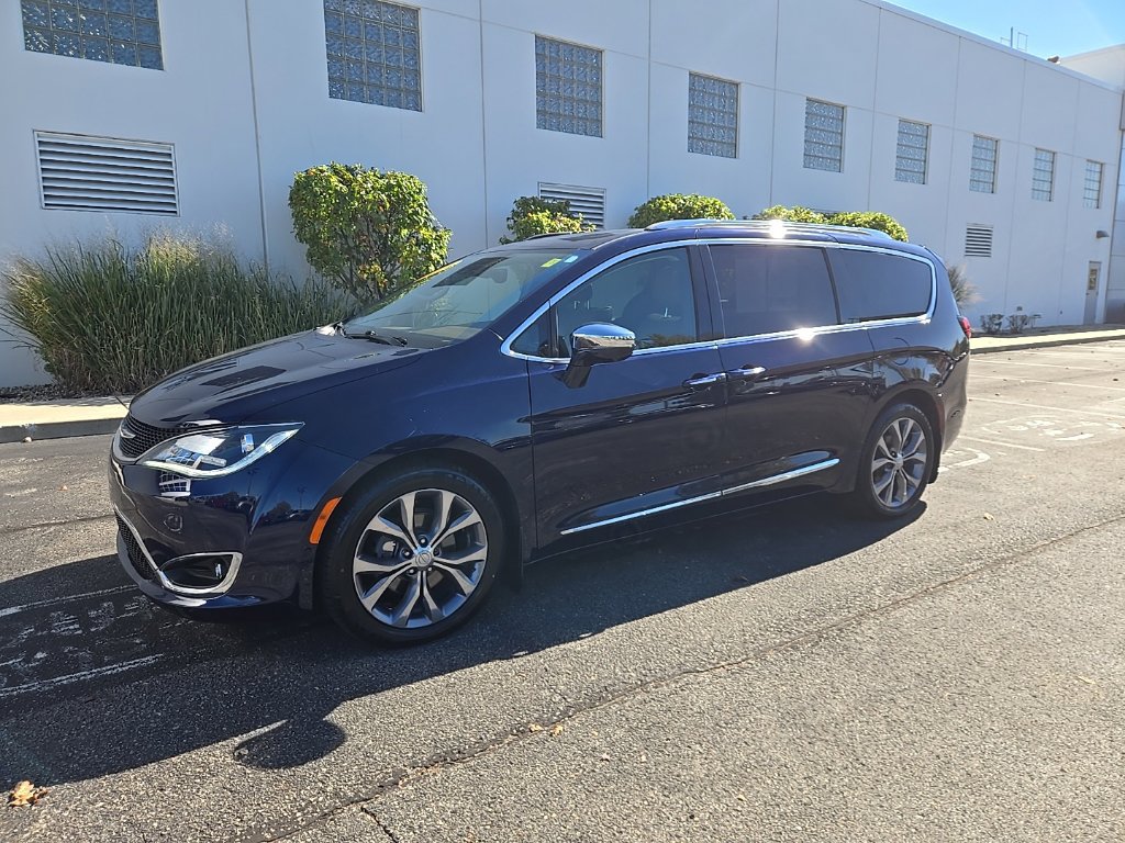 Used 2018 Chrysler Pacifica Limited w/ Tire & Wheel Group FWD image 57
