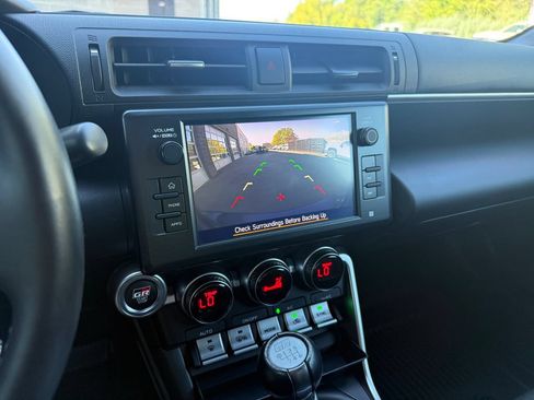 Used 2023 Toyota GR86 w/ ALL Weather Mat Package (TMS) RWD image 26