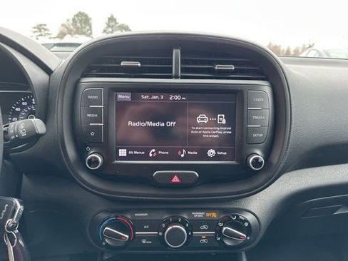 Used 2022 Kia Soul LX image 8