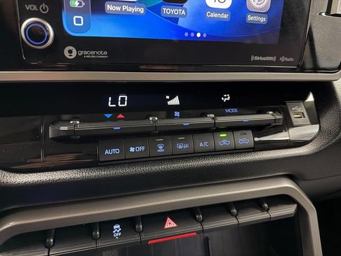 Used 2022 Toyota Tundra SR5 w/ SR5 Convenience Package AWD/4WD image 30