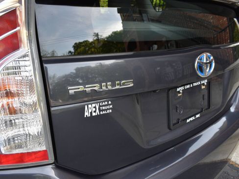 Used 2013 Toyota Prius Three image 33