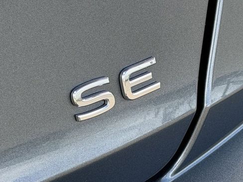 Used 2025 Volkswagen Jetta SE image 11