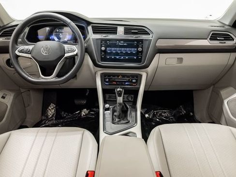 Used 2024 Volkswagen Tiguan SE FWD image 28