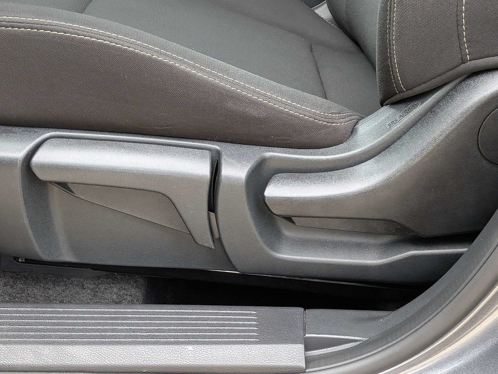 Used 2025 Nissan Rogue S FWD image 21