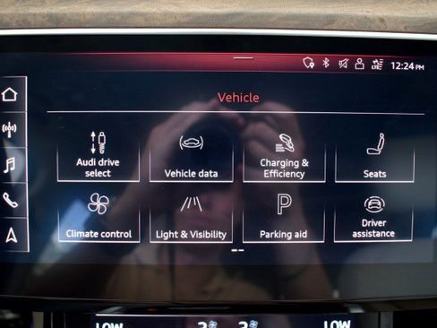 Used 2019 Audi e-tron Premium Plus AWD/4WD image 23