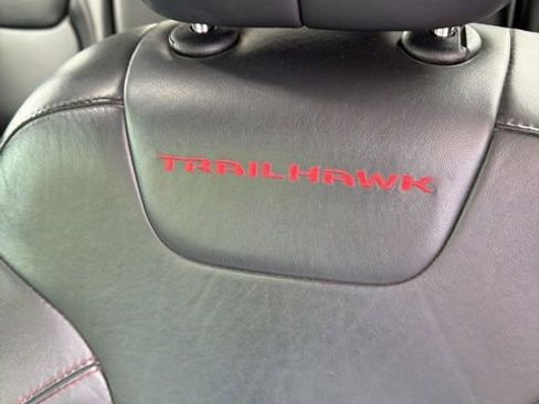 Used 2016 Jeep Cherokee Trailhawk w/ Comfort/Convenience Group AWD/4WD image 12
