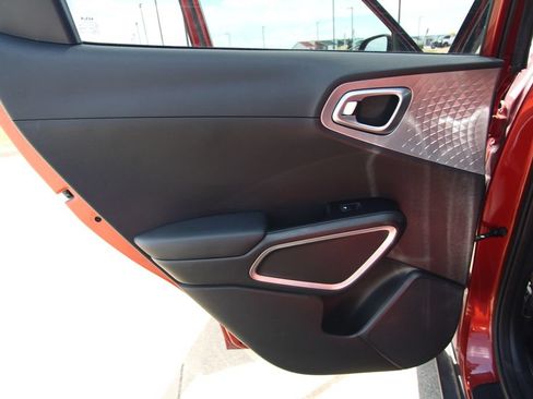 Used 2023 Kia Soul LX FWD image 32