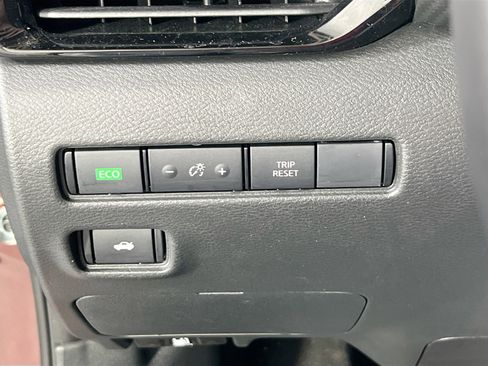Used 2024 Nissan Sentra SV w/ SV Premium Package FWD image 10