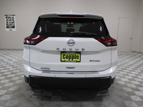 Used 2024 Nissan Rogue SV image 10