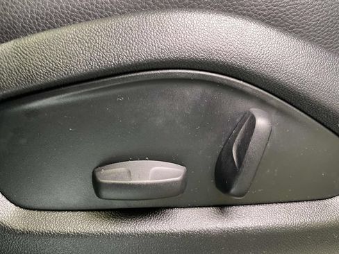 Certified 2025 Porsche Cayenne AWD/4WD image 17