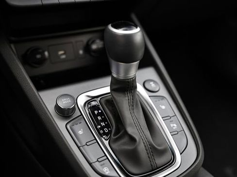 Used 2023 Hyundai Kona Limited image 40