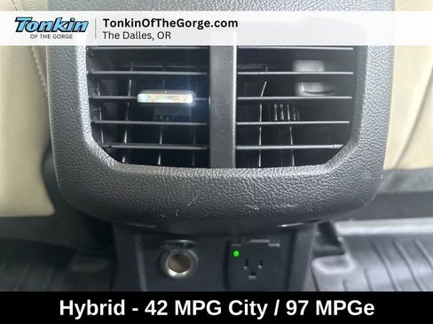 Used 2017 Ford Fusion Energi Titanium FWD image 17