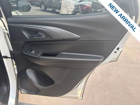 Used 2022 Chevrolet TrailBlazer LT AWD/4WD image 12