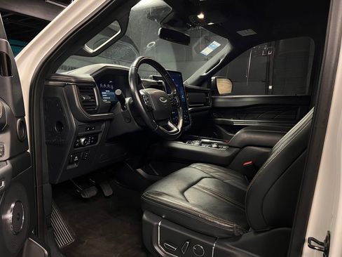 Used 2023 Ford Expedition Max Platinum AWD/4WD image 2