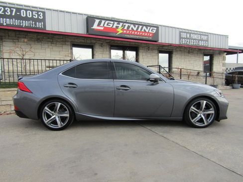 Used 2017 Lexus IS 200t image 5