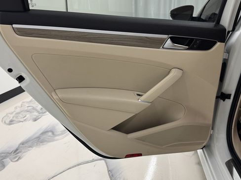 Used 2017 Volkswagen Passat 1.8T SEL Premium FWD image 21