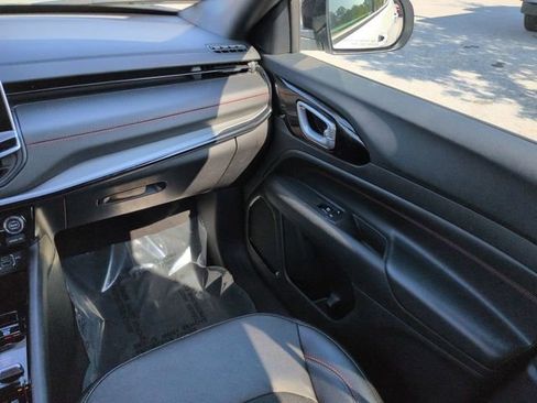 Certified 2025 Jeep Compass Trailhawk AWD/4WD image 19