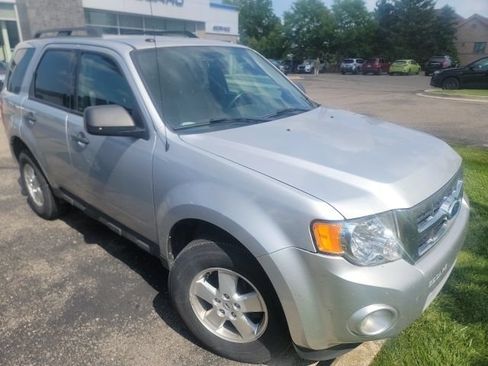 Used 2011 Ford Escape XLT FWD image 1
