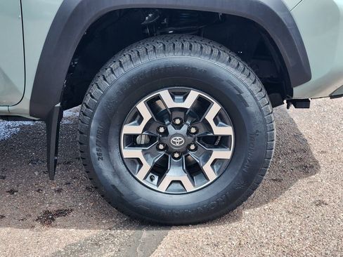 Used 2023 Toyota Tacoma TRD Off-Road w/ Black Out Package (TMS) AWD/4WD image 30