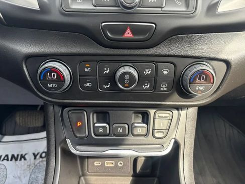 Used 2018 GMC Terrain SLE w/ Driver Convenience Package AWD/4WD image 18