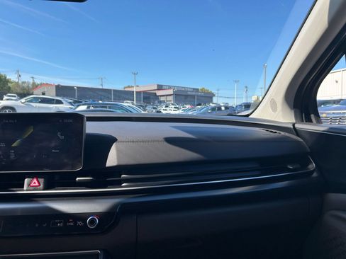 Used 2026 Kia Carnival FWD image 33