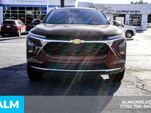 Used 2025 Chevrolet Trax LT w/ LT Convenience Package image 12