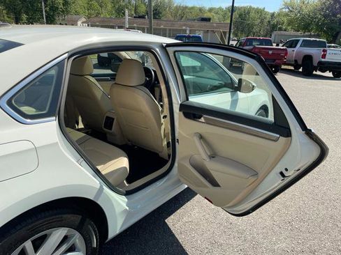Used 2018 Volkswagen Passat 2.0T SE FWD image 31