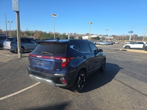 Used 2024 Kia Seltos EX image 3