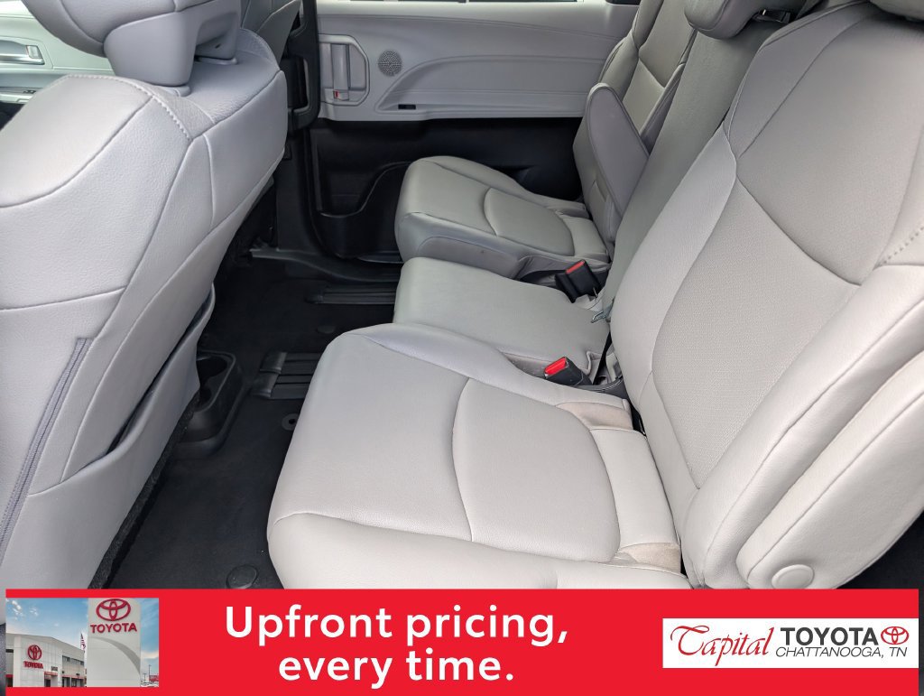 Used 2026 Toyota Sienna XLE FWD image 14