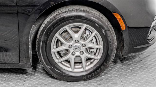 Used 2024 Chrysler Pacifica Touring-L FWD image 33