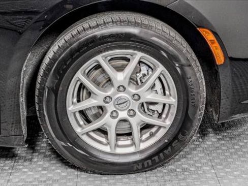 Used 2024 Chrysler Pacifica Touring-L FWD image 33