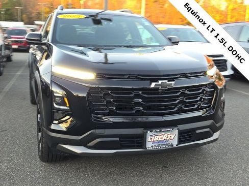 Used 2025 Chevrolet Equinox LT w/ Midnight Edition image 5