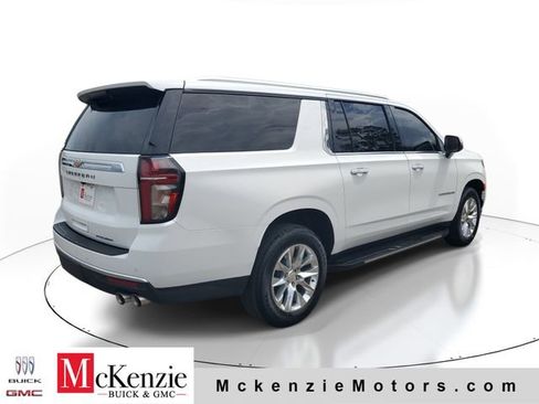 Used 2023 Chevrolet Suburban Premier image 4