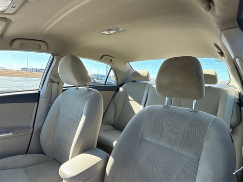 Used 2012 Toyota Corolla LE image 19