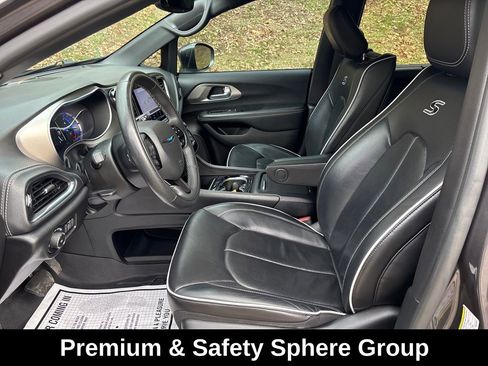 Used 2021 Chrysler Pacifica Limited w/ Uconnect Theater Family Group image 11