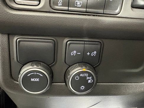 Used 2022 Chevrolet Suburban Premier image 18