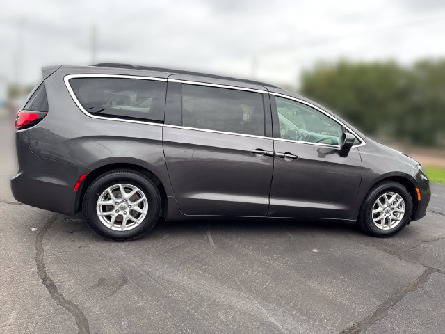 Used 2022 Chrysler Pacifica Touring-L FWD image 6