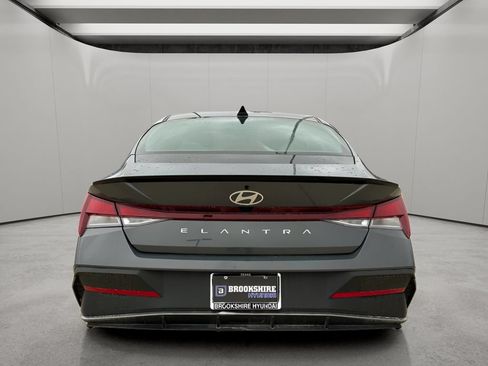 Used 2025 Hyundai Elantra Sport FWD image 4