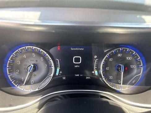 Used 2026 Chrysler Pacifica Limited FWD image 38