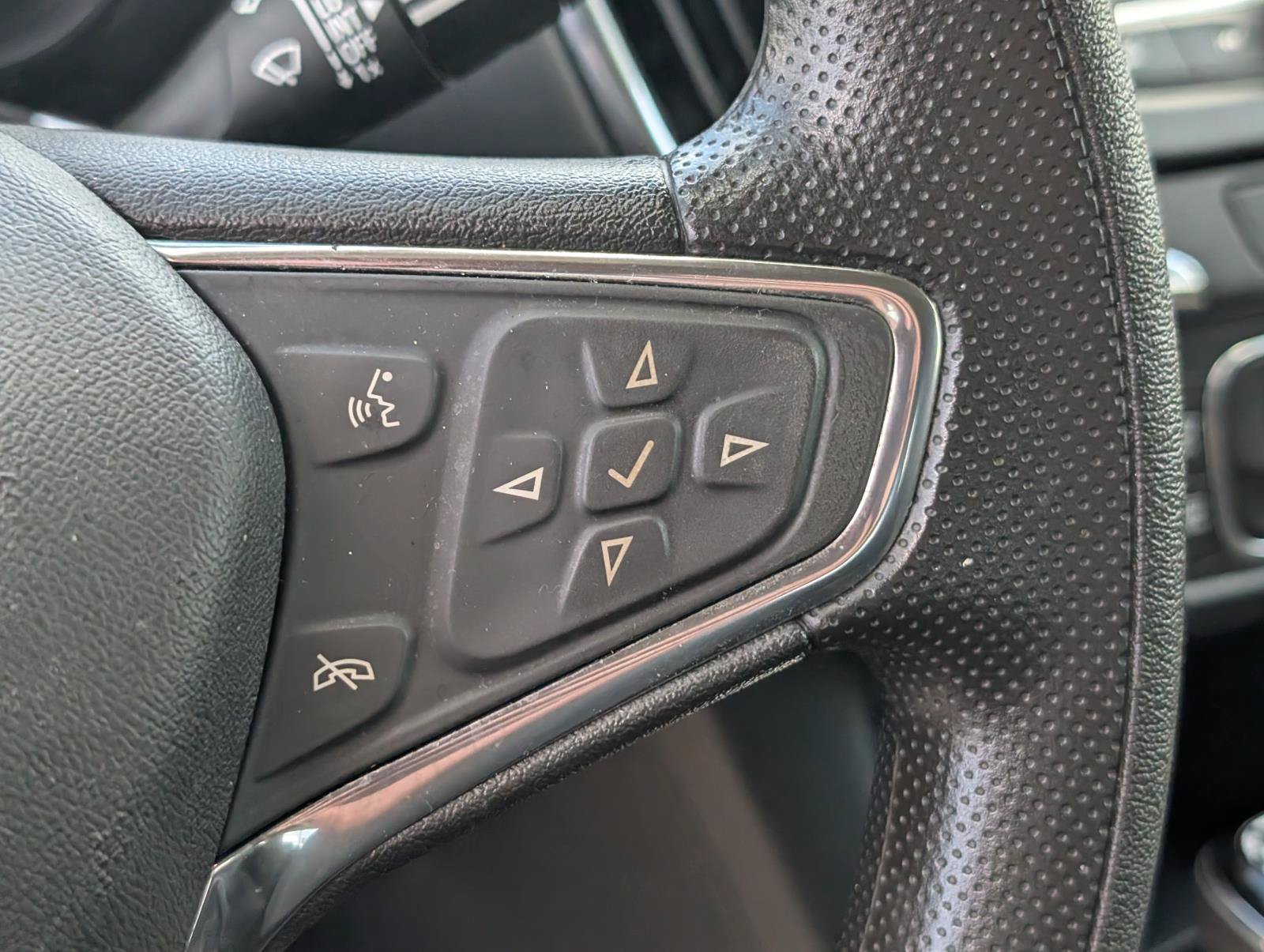 Used 2020 Chevrolet Equinox LT FWD image 20