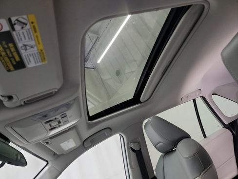 Used 2021 Toyota RAV4 XLE Premium image 24