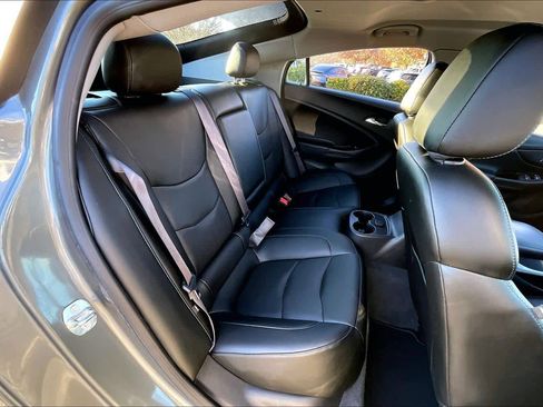 Used 2017 Chevrolet Volt LT w/ Comfort Package image 20