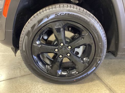 New 2026 Jeep Grand Cherokee Limited w/ Limited Altitude Package AWD/4WD image 10