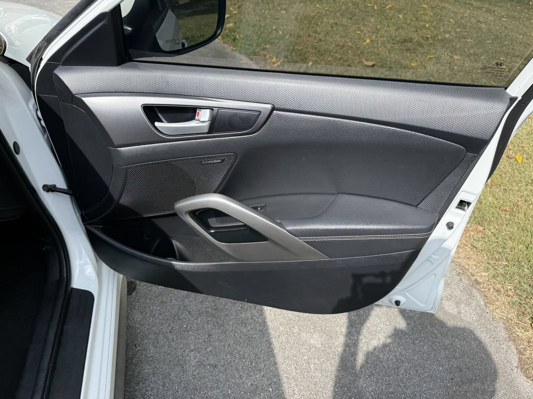 Used 2016 Hyundai Veloster Turbo FWD image 33