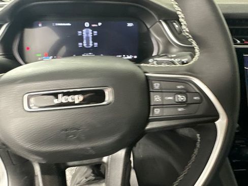 New 2025 Jeep Grand Cherokee Altitude image 28