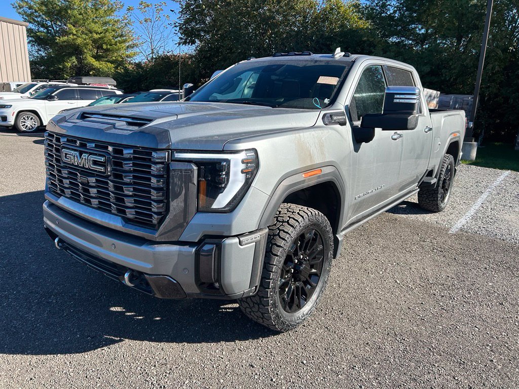 Used 2024 GMC Sierra 2500 Denali Ultimate AWD/4WD image 2