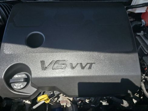 Used 2023 Chevrolet Traverse LS FWD image 34
