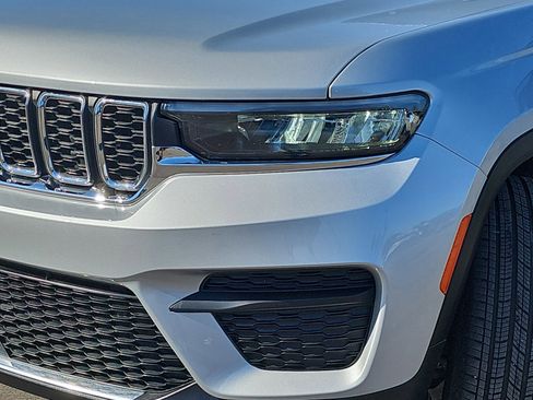 Used 2025 Jeep Grand Cherokee Laredo X w/ Trailer Tow Package image 30